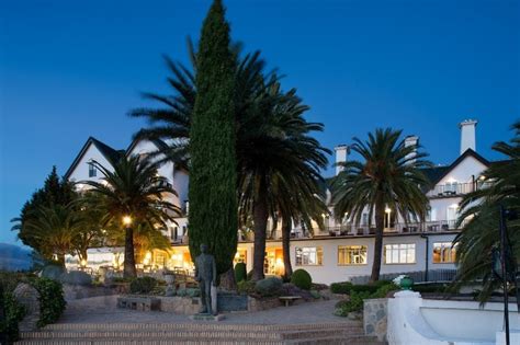 El hotel fue inaugurado en 2017 y está justo enfrente de la plaza de toros de la real maestranza. Hotel Catalonia Reina Victoria (ronda), Ronda (Málaga ...