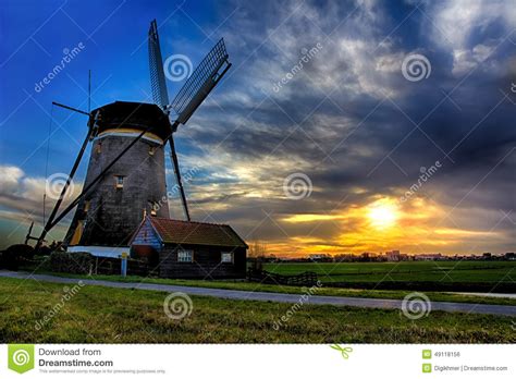 Zahlreiche ferienhäuser in niederlande günstig mieten. Sonnenaufgang-Haus Und Der Riese Von Den Niederlanden ...