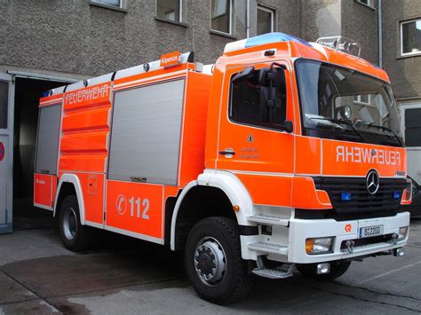 Maßnahmen, faq, untersuchungsstellen website der senatskanzlei mit informationen zum coronavirus. Berliner Feuerwehr: Schaumkuh Köpenick Foto & Bild ...