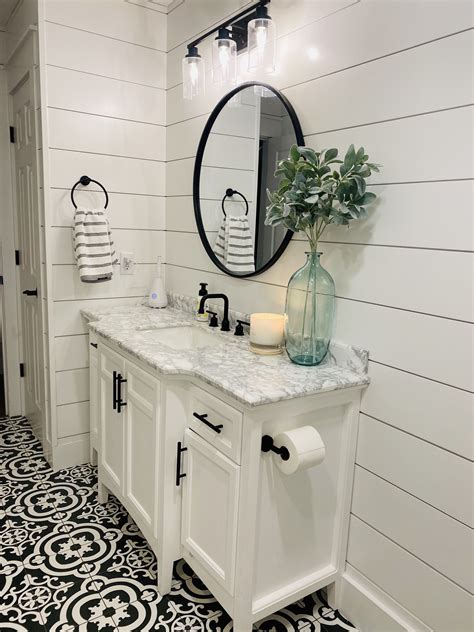 10 Black And White Bathrooms 2020