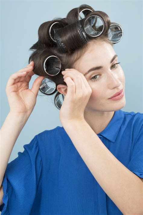 How To Use Hair Rollers 8 Easy Steps To Bombshell Curls