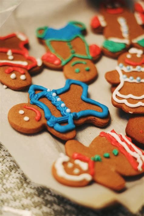 From dancing gingerbread men cookies to rudolph gingerbread men cookies — and everything in between — you've never seen gingerbread cookies let cool and decorate. Holiday Gingerbread Man Decorating Party | Parsnips and Pastries