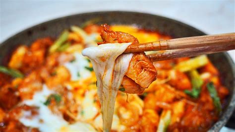 Resep sehat berbagai macam makanan korea. Resep Masakan Korea: Ayam Pedas Cheese Buldak ala Resto ...
