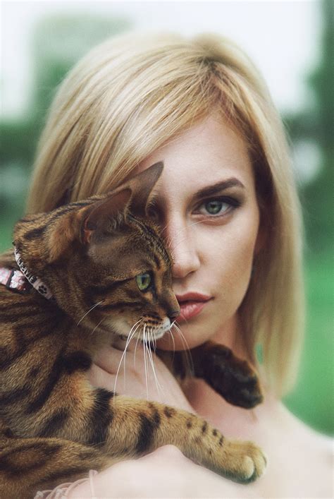 Фото Девушка с котом на плече Фотограф Ольга Санникова