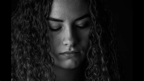 Em sinal do seu estado de tristeza. Música triste/calma para colocar em videos 03/I Feel You ...