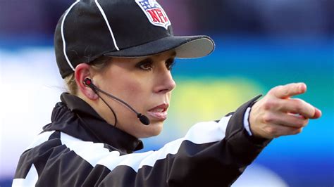 The Truth About Sarah Thomas The First Woman To Officiate A Super Bowl