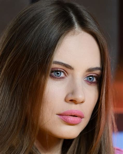 Xenia Tchoumitcheva Face Makeup Girls Lips Hairstyle For Girls