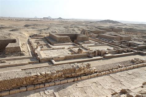 Desde la cima de la pirámide de Pepi I en Saqqara Pirámide de Inenek Inti la pirámide del
