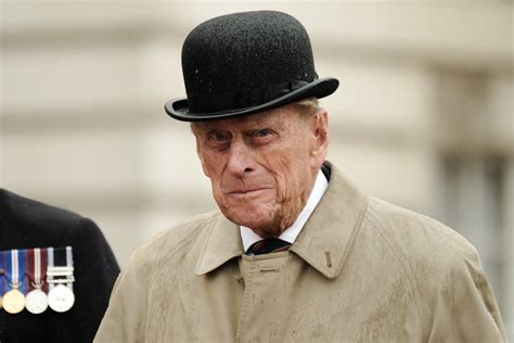 Sollte das leben des mannes bestimmen, der dienstältester prinzgemahl in der britischen geschichte wurde. The Real Reason Prince Phillip Isn't Considered the King ...