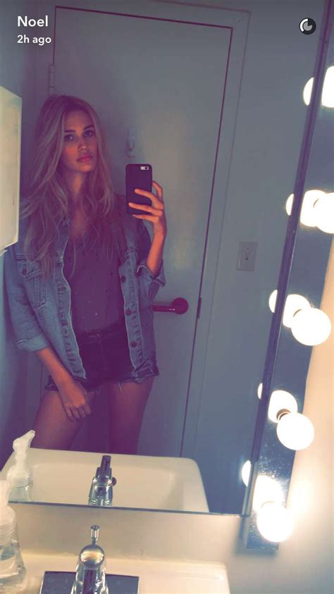 Noel Berry Snapchat August 4 2016 Mirror Selfie Hotties Noel