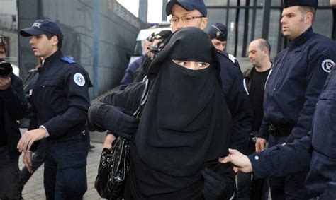 french police stops a women in hijab from entering in court hijab styles hijab pictures