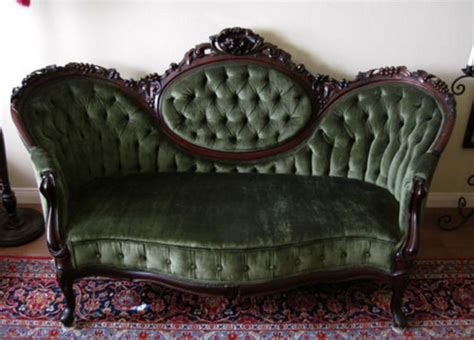 Epic 25 Amazing Victorian Sofa Ideas For Elegant Living Room