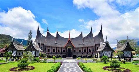 Arsitektur Ikonik Rumah Adat Nusantara