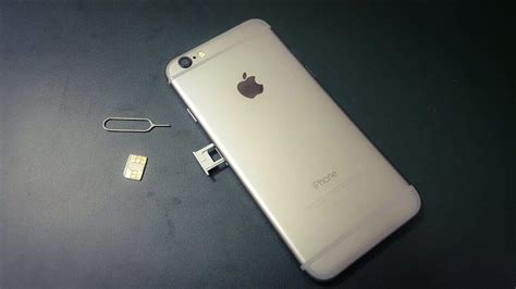 Now from the right side, remove the sim tray. How to put a SIM card in an iPhone 6