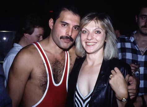 When freddy would appear with minns, he felt a great deal of pressure. 25 Romantic Photos of Freddie Mercury With Mary Austin ...