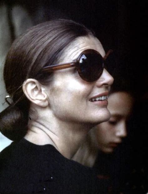 Fashion from 1960 to 1970 what a beautiful … jackie o hair | enchantinglyemily.com. Jackie Kennedy's Pulled back bun & signature sunglasses ...
