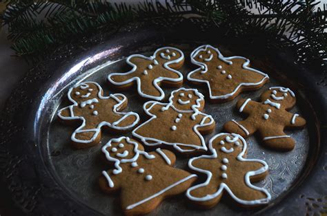 diy gingerbread cookies  easy royal icing juliette laura