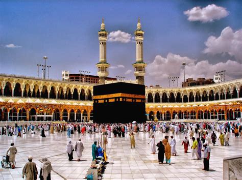 What is inside the kaba? Kaaba - Wikipedia