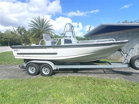 2001 Boston Whaler 19 Justice Center Console Fishing Boat