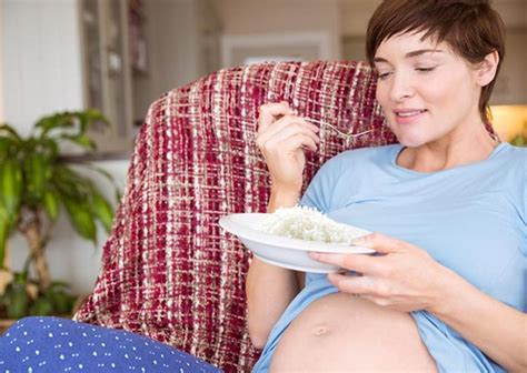 You only need about 340 to 450 extra calories a day, and this is some pregnant women crave chocolate, spicy foods, fruits, and comfort foods, such as mashed potatoes, cereals, and toasted white bread. Eating white rice in pregnancy may up kids' obesity risk