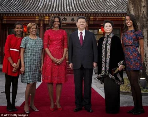 Photos Obamas 16 Year Old Daughter Is Almost Taller Than Him