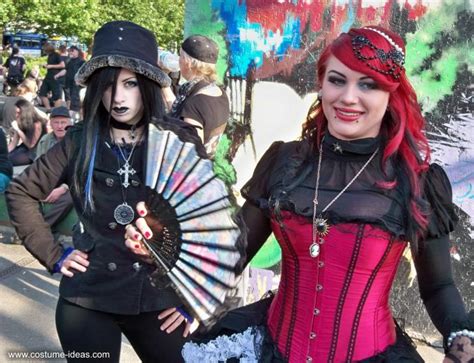 On march 16, 2013, the festival of colors rolled through los angeles after having established itself as a mainstay party in utah. Wave Gothic Festival 2011 - Pictures of remarkable outfits ...