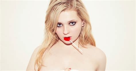 Abigail Breslin Topless In Racy Tyler Shields Photo Shoot Pictures