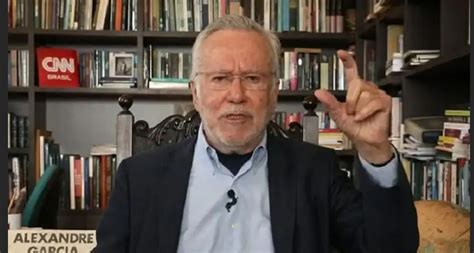 A tv globo, a afiliada tv vanguarda e a cnn brasil repudiaram o ataque do presidente jair bolsonaro (sem partido) à repórter laurene santos. Ao vivo, Alexandre Garcia 'corrige' jornalista da CNN ...