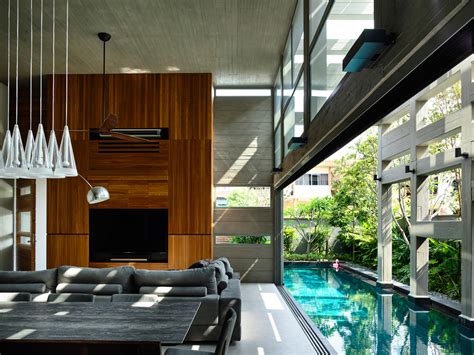 Indooroutdoor Courtyard Swimming Pool Runs Deep Into A Modern House