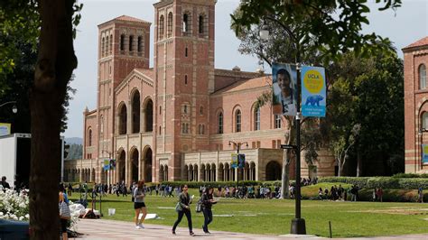 The Danger Of College Campus Safe Spaces La Times