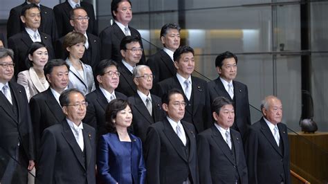 米研究者が分析「なぜ日本の政界はこれほどまでに世襲政治家が多いのか」 岸田文雄新首相も「3世議員」 クーリエ・ジャポン
