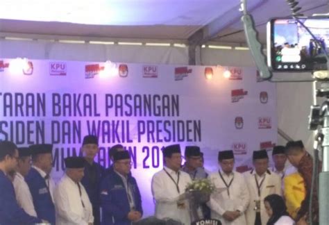 Kami akan melakukan verifikasi terhadap status keaktifan email anda melalui pengiriman instruksi langkah berikutnya dari proses pendaftaran akun ini ke email anda. Prabowo Sumringah saat Pendaftaran Diantar Tiga Anak ...
