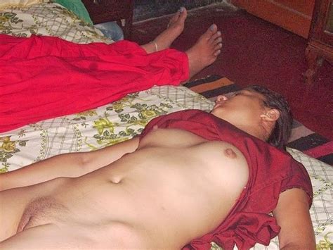 Индусы любят фотографировать своих жен когда они спят голыми