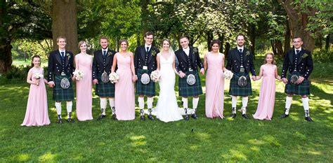 We did not find results for: What are the standard family group photographs at a wedding?