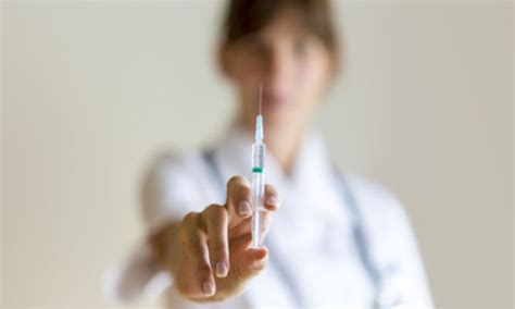 Mezi dobrovolná očkování malých dětí patří vakcinace proti meningokoku, pneumokoku a planým neštovicím. Novinky o očkování dospělých a seniorů | Prevenar 13