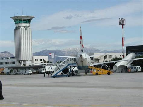 Er befindet sich ca 20km von split entfernt zwischen trogir und kaštela. Split Flughafen, Dalmatien, Kroatien