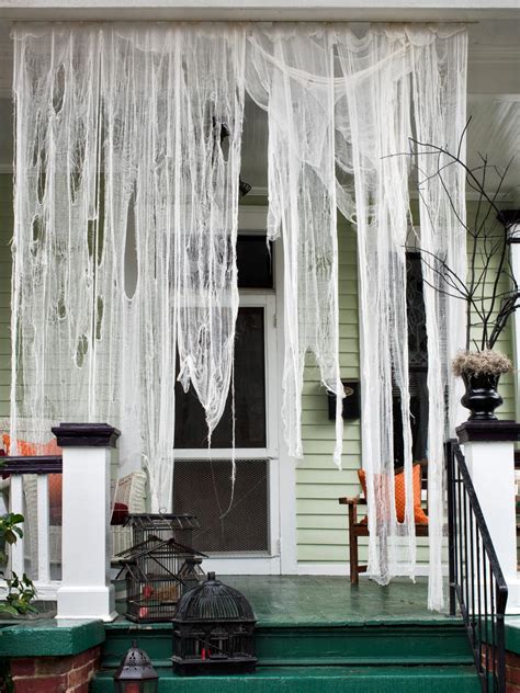 50 Chilling and Thrilling Halloween Porch Decorations for 2021