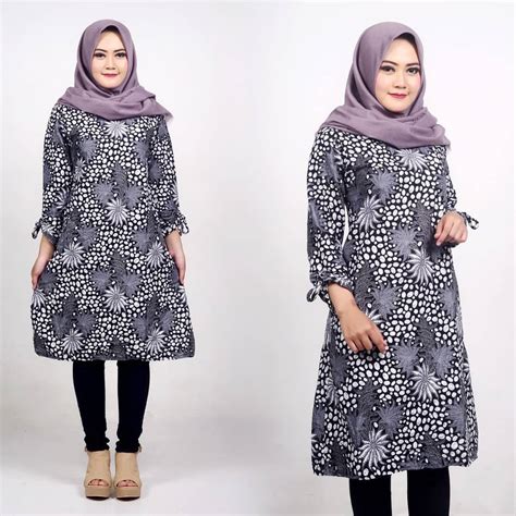 Aug 06, 2019 · jenis model baju dinas wanita hijab ini bisa dipakai untuk segala instansi. Model Baju Batik Kerja Wanita Berhijab Yang Populer