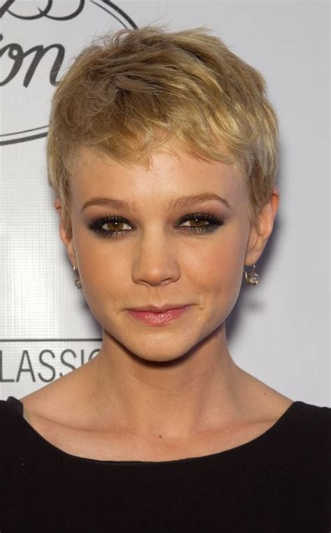 A cut that can look damn hot in curls or directly; Pixie Haircuts for Fine Hair|