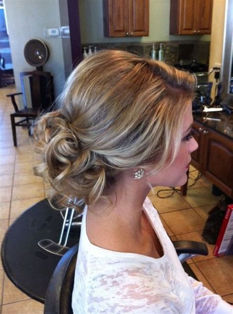 From elegant updos to beachy waves, your hair prep problems will be solved after going through all of these options. Image result for wedding half updos for medium length hair ...