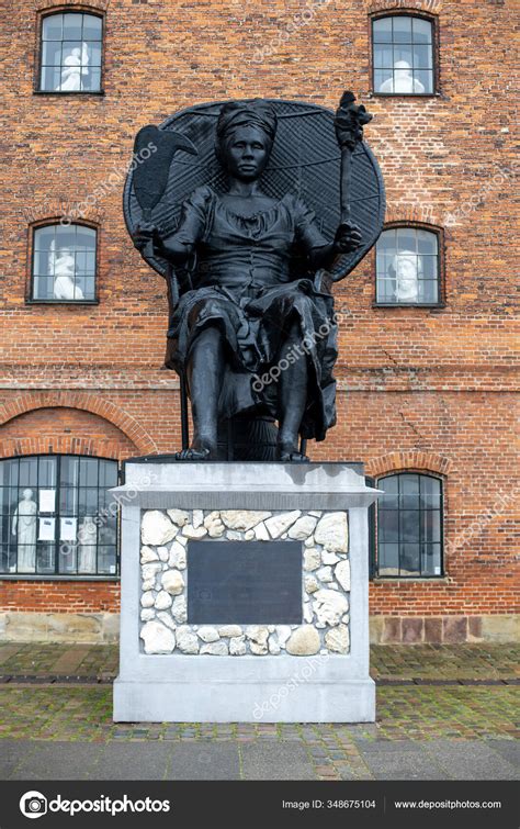 I Am Queen Mary Statue In Copenhagen Denmark Stock Editorial Photo