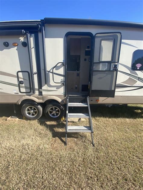 2018 Forest River Rockwood Signature Ultra Lite 8329ss Travel Trailers