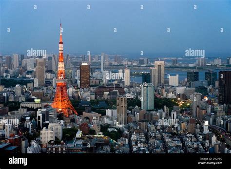 Torre Di Tokyo Illuminata Al Crepuscolo Immagini E Fotografie Stock Ad