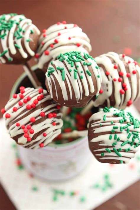 Nothing is more festive than cake on a stick. 22 Christmas Cake Pops No One Will Be Able to Turn Down ...