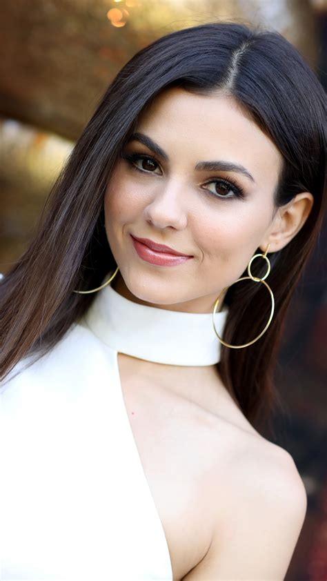 Download Wallpaper 2160x3840 Victoria Justice Beautiful Smile