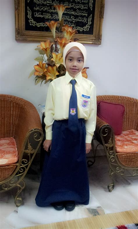 Persetujuan pelantikan pengawas pusat sumber sekolah sesi 2019. Zaza Abdul Latif: Khairine Pakai Baju Kuning