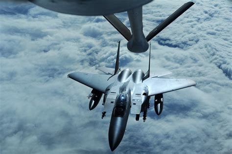 South Korean F 15k Slam Eagle Fighter Jet Refuels From Kc 135