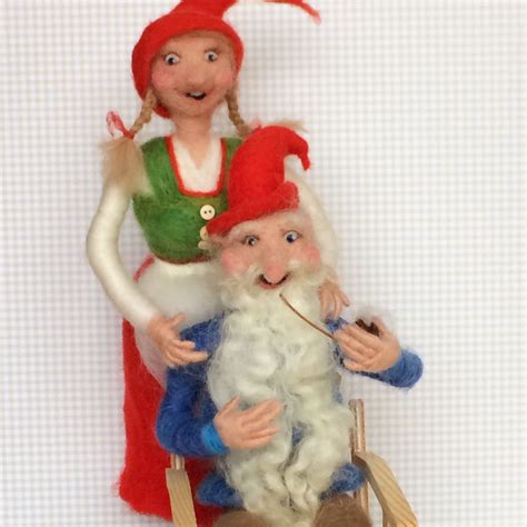 Alle jahre wieder, kommt er ins wohnzimmer, um den kinder geschenke unter den. Malvorlage Weihnachtswichtel Malen : Weihnachtswichtel Aus ...