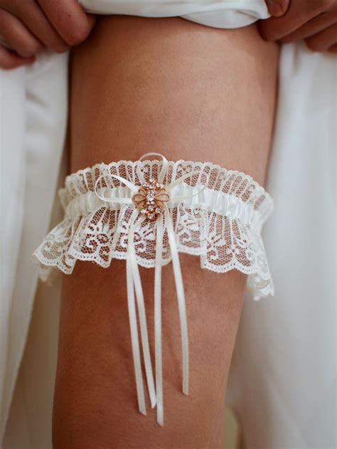 Tlg Gorgeous Ivory Lace Bridal Garter With Rose Gold Brooch The