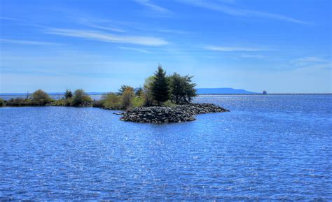 Small island in Superior in Thunder Bay, Ontario, Canada image - Free 